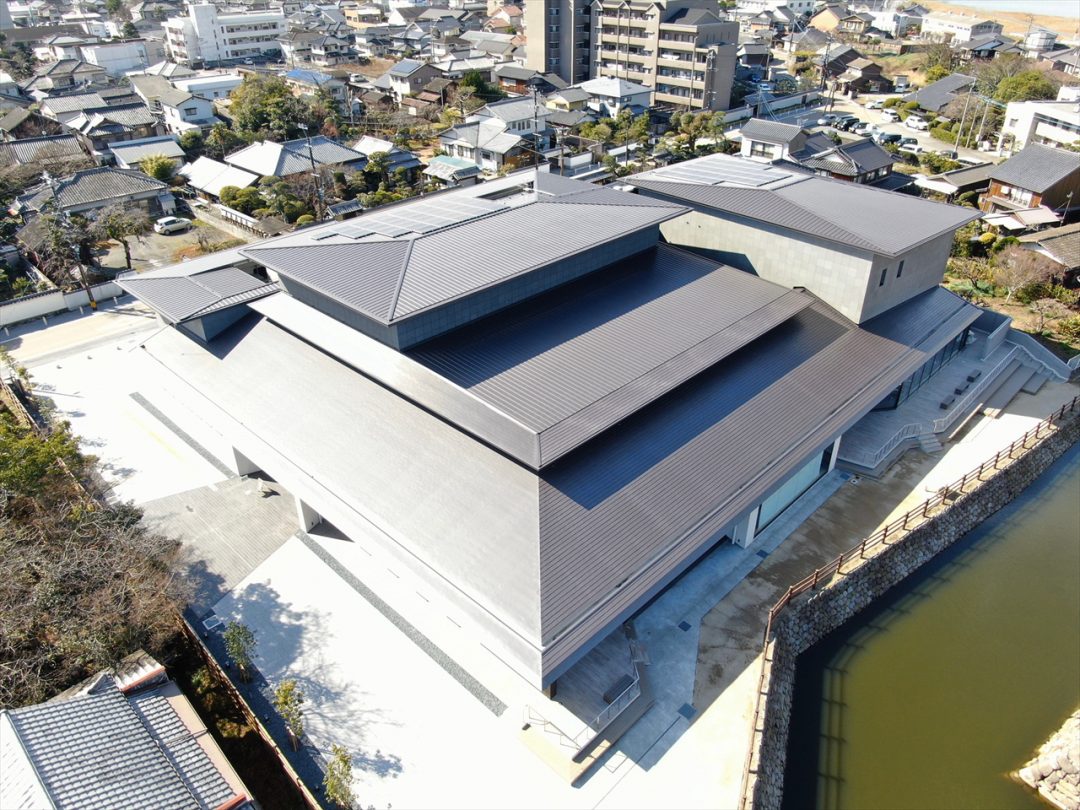 新中津市歴史民俗資料館新築工事屋根外壁工事施工写真屋根・外装・防水・外壁ALシールドシステム大分一原産業